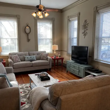 Historic District Inn 4 Bed/ 3 Bath in the heart of downtown Hermann!