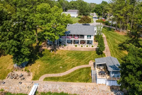 Lake Front Luxury-5 beds, 3 baths, Tiki Bar, 2 slip dock - Alojamientos