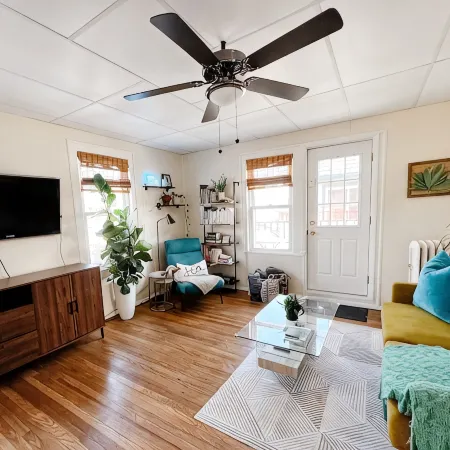 Private 2nd Story Apartment in the Heart of Long Beach- Pura Vida!