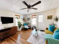 Private 2nd Story Apartment in the Heart of Long Beach- Pura Vida! - Wifi
