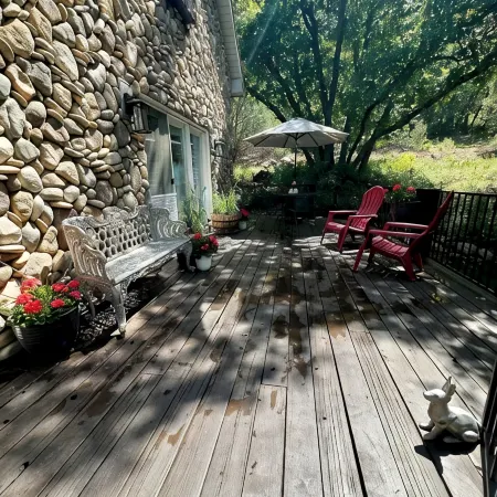 Romantic Cottage on Private Acreage 5 min. to Downtown- Incredible Views