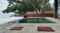Hiromi Glamping Anyer Beach Resort - bar