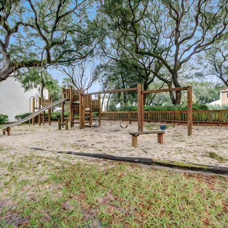 ONE BLOCK from the beach! Weekly and monthly discounts offered.