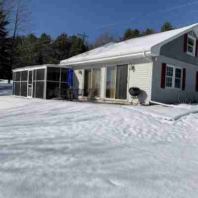 Lakefront cottage w/ convenient access to restaurants, atv and snowmobile trails Hotel Exterior