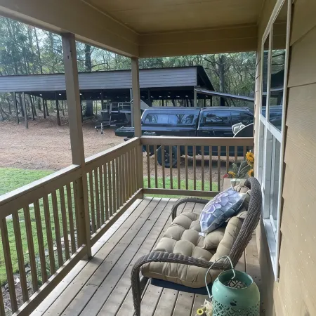 Cozy cabin Pickwick near Stateline boat ramp and State Park, with boat storage