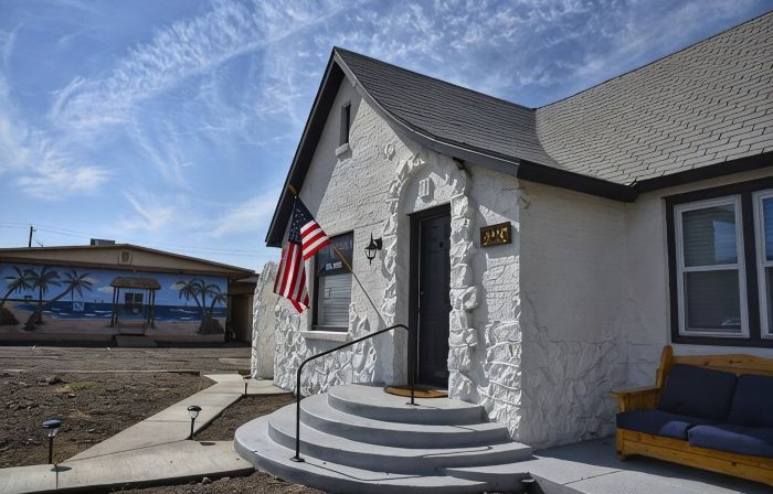 Charming 1920 Tudor-style house, great location!