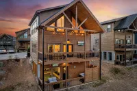 New Pool Cabin/One Mile from Pigeon Forge Strip/Perfect for Groups/Families - 프라이빗 풀