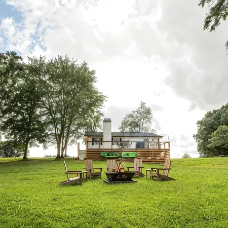 Ruth's Cottage at Addis Acres/Newly Renovated/Firepit/Private Pond/2BR/2BA/Deck
