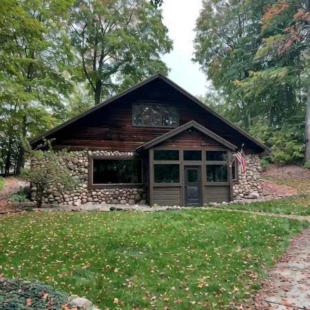 4 Bedroom Rustic and Secluded Cabin. Dogs Welcome!