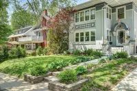 Historic Home in the Heart of the City on Street Car Line. - Homestays