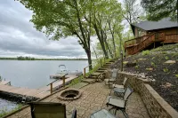Beautiful Lakeside Cabin on Long Lake - Chalets