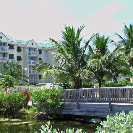 Two-bedroom, two-bath condo close to the Ocean. Full kitchen, living r & balcony