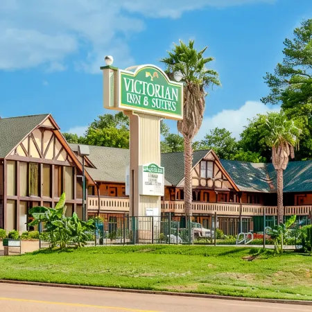 Victorian Inn & Suites