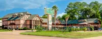 Victorian Inn & Suites - parking