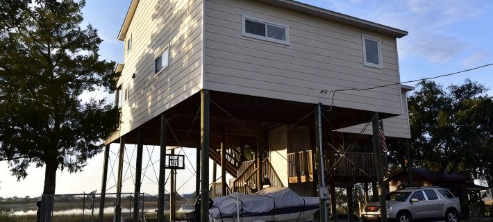 WATERFRONT Home  - Dolphins, Sunsets, Fishing, Kayaks, Canoe, Wildlife Hotels in Wakulla County