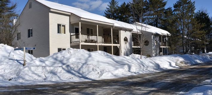 Cozy condo with private access to the Saco River Hotels in Conway