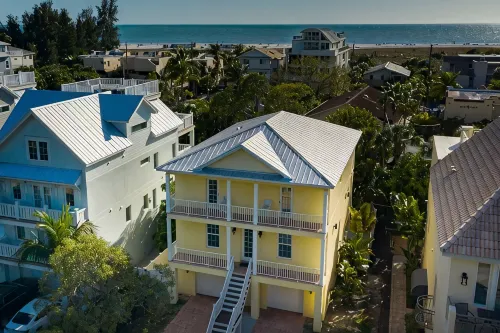 "CHATEAU du SOLEIL" SINGLE Family Home 1-1/2 Blocks to Beach - 3-Star