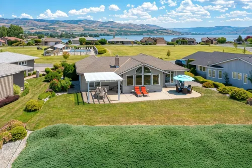 Wapato Point Pool Side Home Sleep 8, 3 Bed 2.5 Bath, Lake Views by Outdoor Pool - 4 tähden