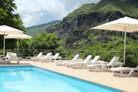 Vardzia Resort - Pools