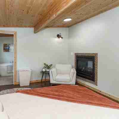 Muskoka Riverside Retreat on the Indian River in the heart of Port Carling Rooms