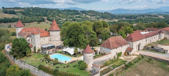 Les Dépendances du Château Chapeau Cornu Hotels in Isere