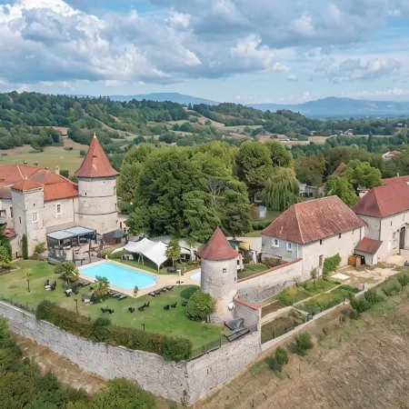 Les Dépendances du Château Chapeau Cornu