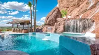 Ultra Luxury Villa on Camelback Mountain - w/ Pool, Waterfall & Fire Lounges - 5 ดาว