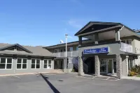 Travelodge by Wyndham Kamloops Hotels in Kamloops