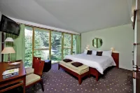 Logis Hotel des Lacs d'Halco Hotels in Hagetmau