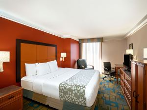 La Quinta Inn & Suites by Wyndham Nashville Airport/Opryland