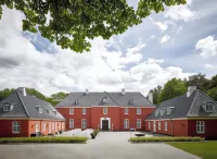 Skarrildhus Sinatur Hotel & Konference Hotels near Skarrild Købmandsgård