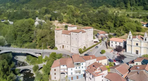 Castello di Pontebosio Luxury Resort Hotels in Comano