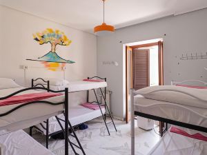 Los Mochileros Hostel - Age Limit 18-28