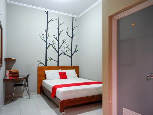 RedDoorz Near Jogja Expo Center 2