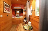 Maison d'Hôtes et Roulotte" le 6 Bis" Hotels in Romans-sur-Isère