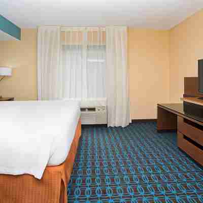 Fairfield Inn & Suites by Marriott Boston Milford Rooms