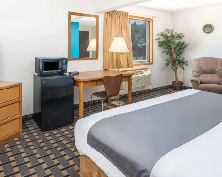 Super 8 by Wyndham Lincoln West Hotels in Lincoln