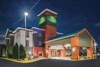 La Quinta Inn & Suites by Wyndham Louisville NE/Old Henry Rd