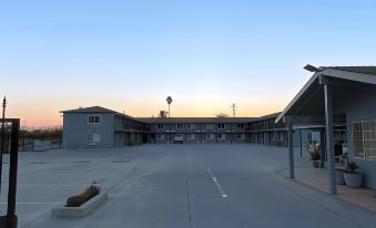 Super 8 by Wyndham Bakersfield CA