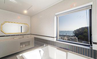 H Moment Hotel Songjeong - Housity