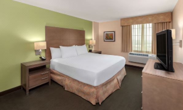 La Quinta Inn & Suites by Wyndham San Antonio Medical Ctr NW - Housity