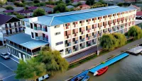 Delta Palace Hotels near Farul Vechi