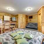 Cottage complex Ozerny Bereg Hotel dekat Drive Park Ladoga