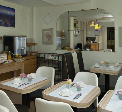 Hôtel de Paris la Défense Отели рядом со станцией La Defense Station