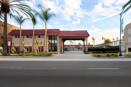 Anaheim Discovery Inn and Suites