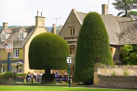 The Broadway Hotel Hotels near Broadway Tower
