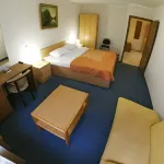 優比萊納亞金環飯店