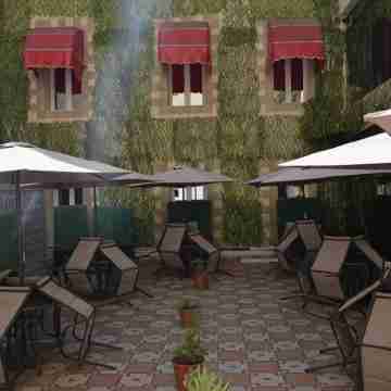 Hôtel d'Orient Hotel Exterior