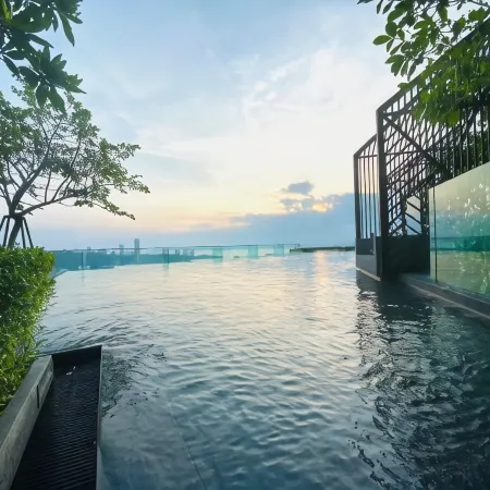 The Edge Central Pattaya – Near Beach, Central & Walking Street by Smile