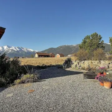Dream cabin w/ stunning views near hot springs & town!